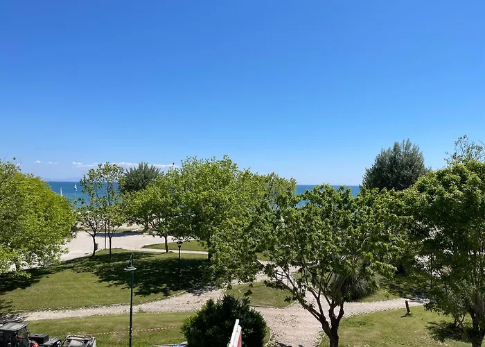 Indigo Sea View Inn Olympiakí Aktí